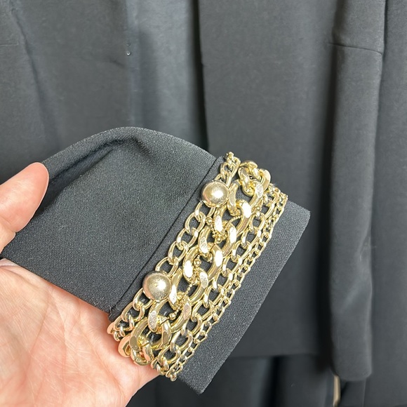 H&M size 2 black blazer, sleeves with metal decor. - Picture 4 of 7